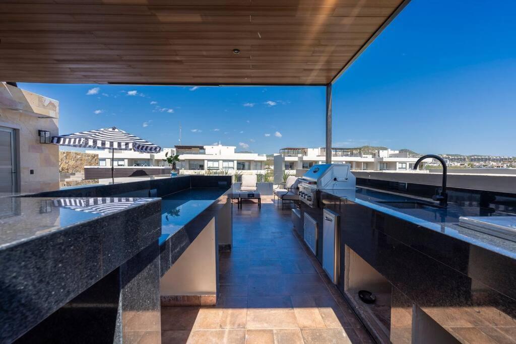 Penthouse With Private Jacuzzi And 4 Bedrooms Apartment *
