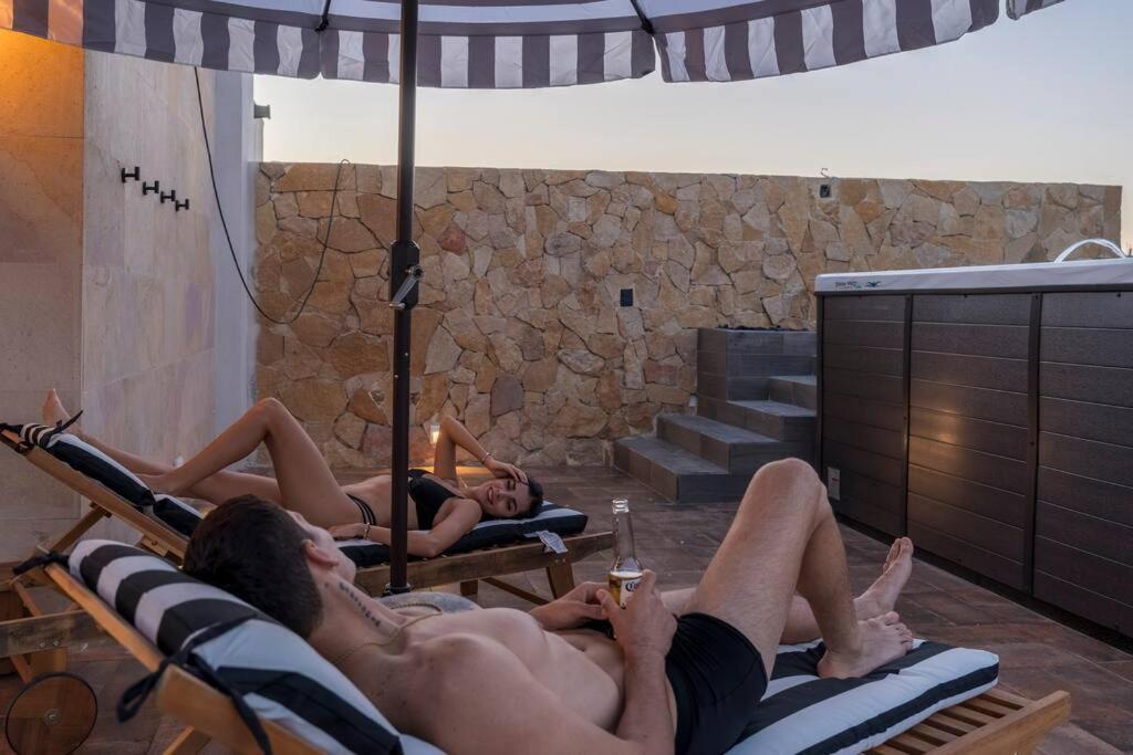 Penthouse With Private Jacuzzi And 4 Bedrooms Apartment *