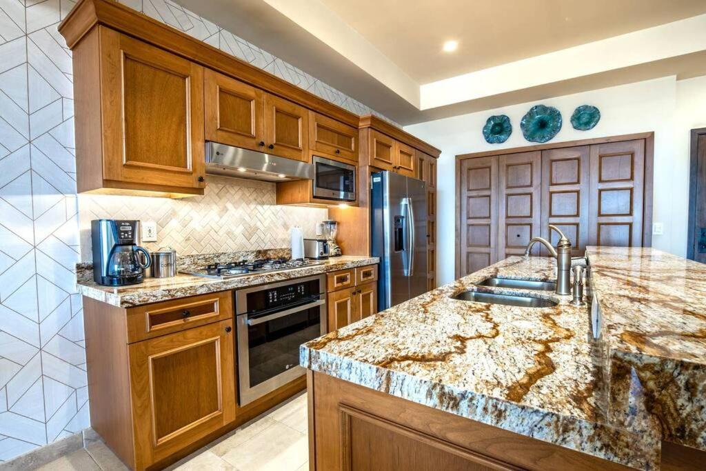 Breathtaking Ocean Views And Access Resorts! * Cabo San Lucas