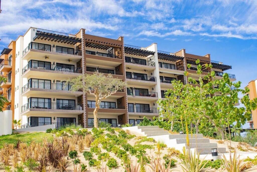 Apartment Breathtaking Ocean Views And Access Resorts!