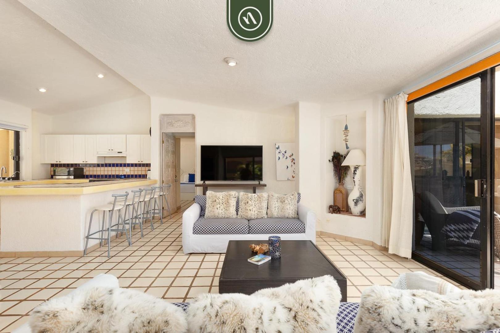 Oceafront 2 Bedroom - Pool - King Beds 3x