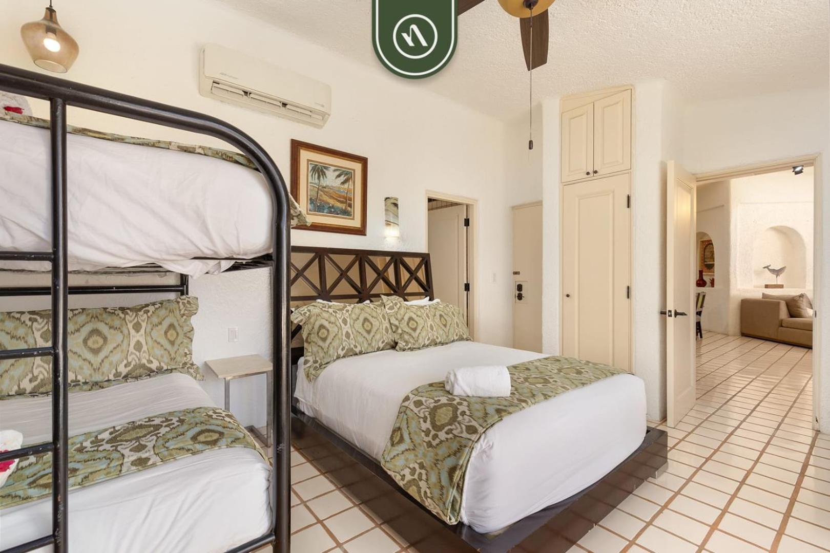 Mexican-style 3 Bedroom - Oceanfront Pool - Apartment
