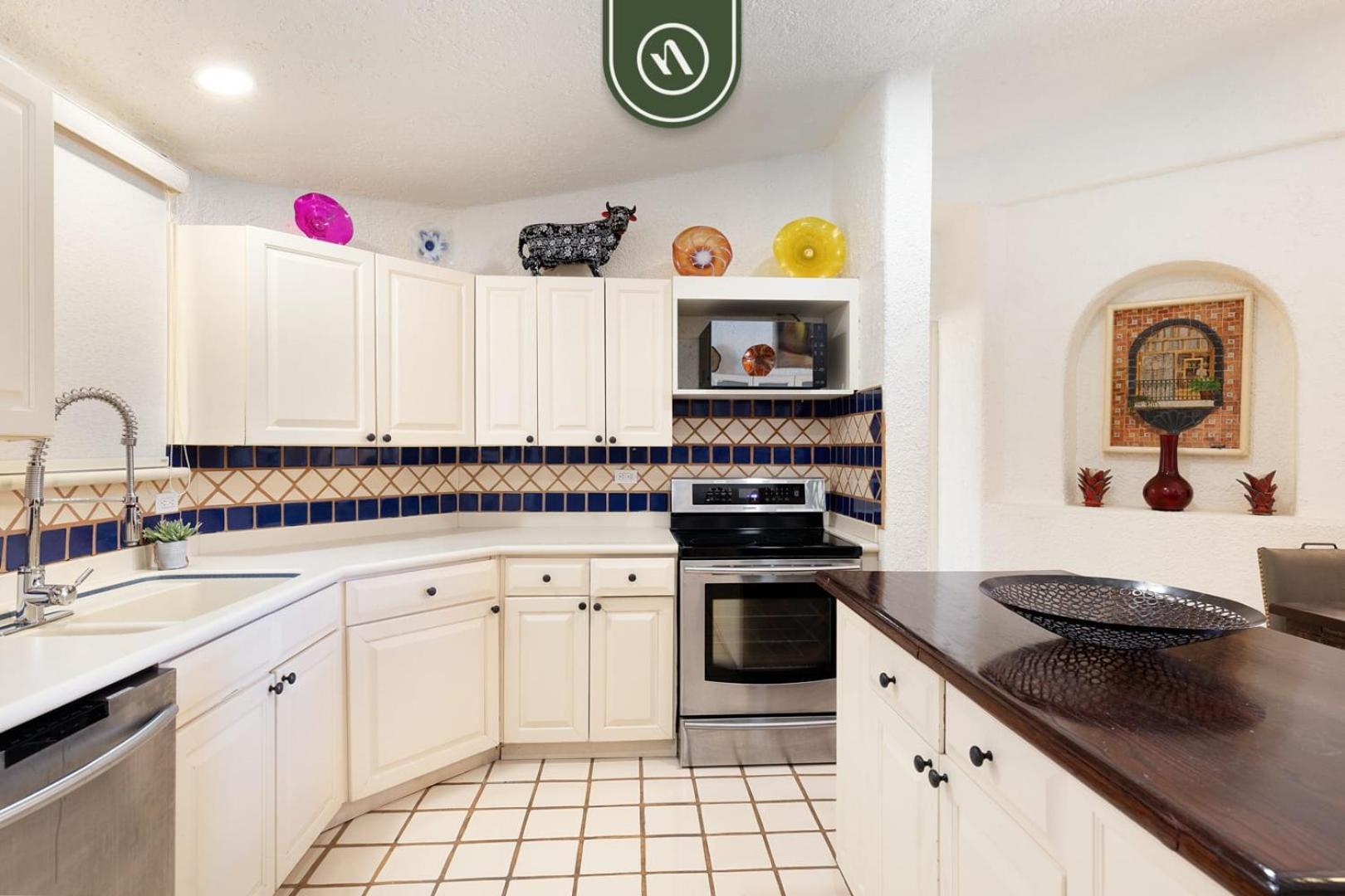 Apartment Mexican-style 3 Bedroom - Oceanfront Pool - Cabo San Lucas