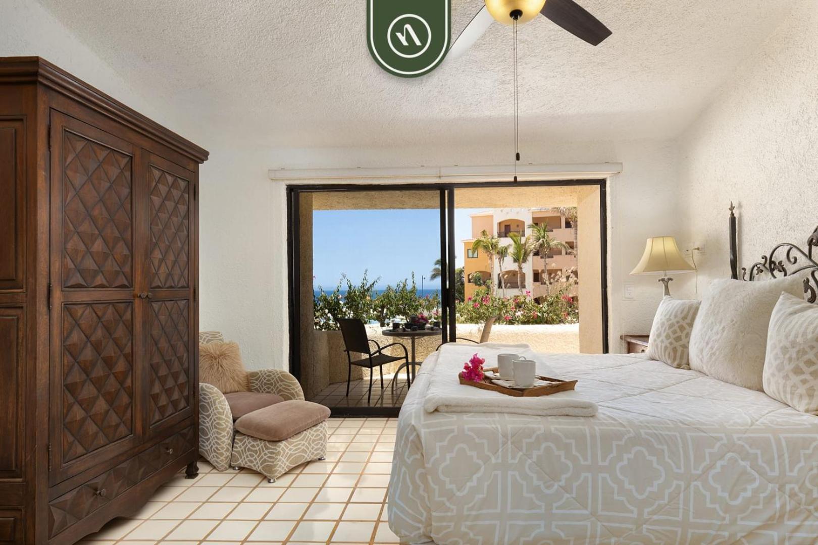 Mexican-style 3 Bedroom - Oceanfront Pool -