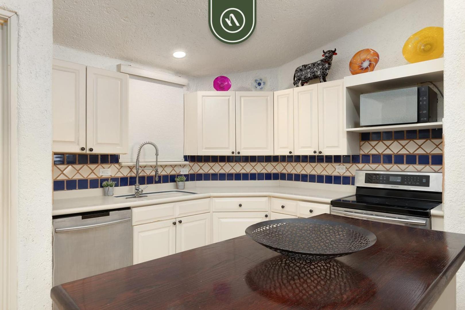 Mexican-style 3 Bedroom - Oceanfront Pool - Apartment Cabo San Lucas