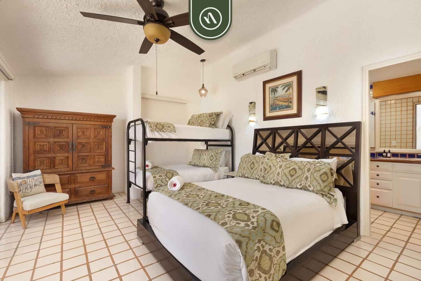 Apartment Mexican-style 3 Bedroom - Oceanfront Pool - Cabo San Lucas