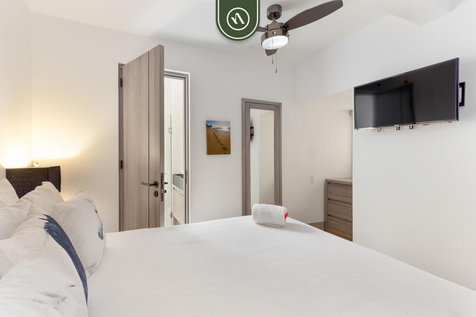 Beachview 3 Bedroom - Oceanfront Pool - Cabo San Lucas