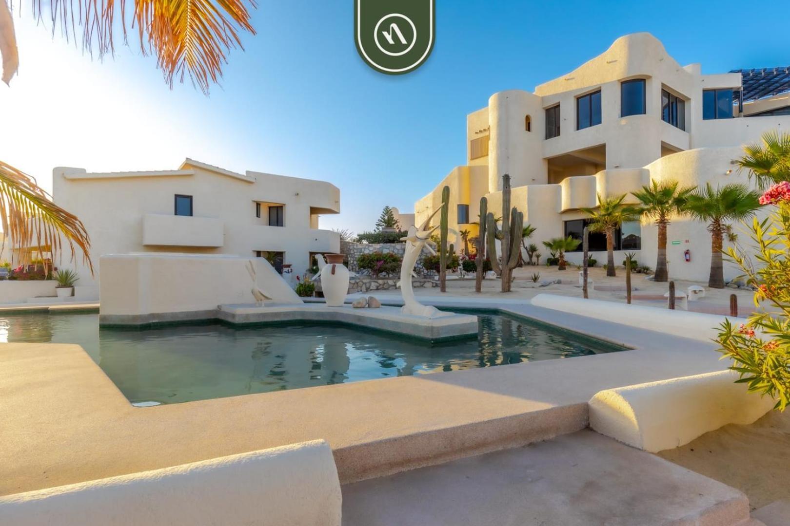 Mexican-style 3 Bedroom - Oceanfront Pool - Apartment