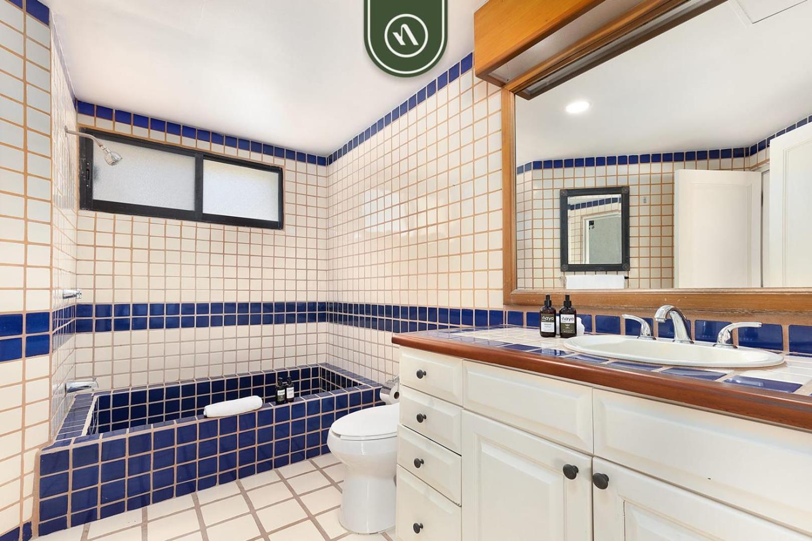 Mexican-style 3 Bedroom - Oceanfront Pool - Apartment *