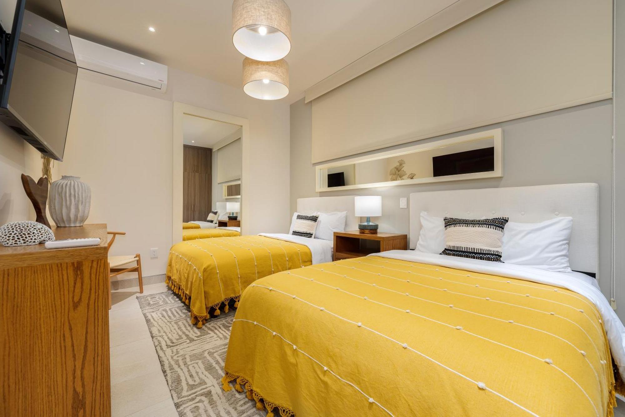 Luxury With Pool, Jacuzzi, And Private Terrace Apartment