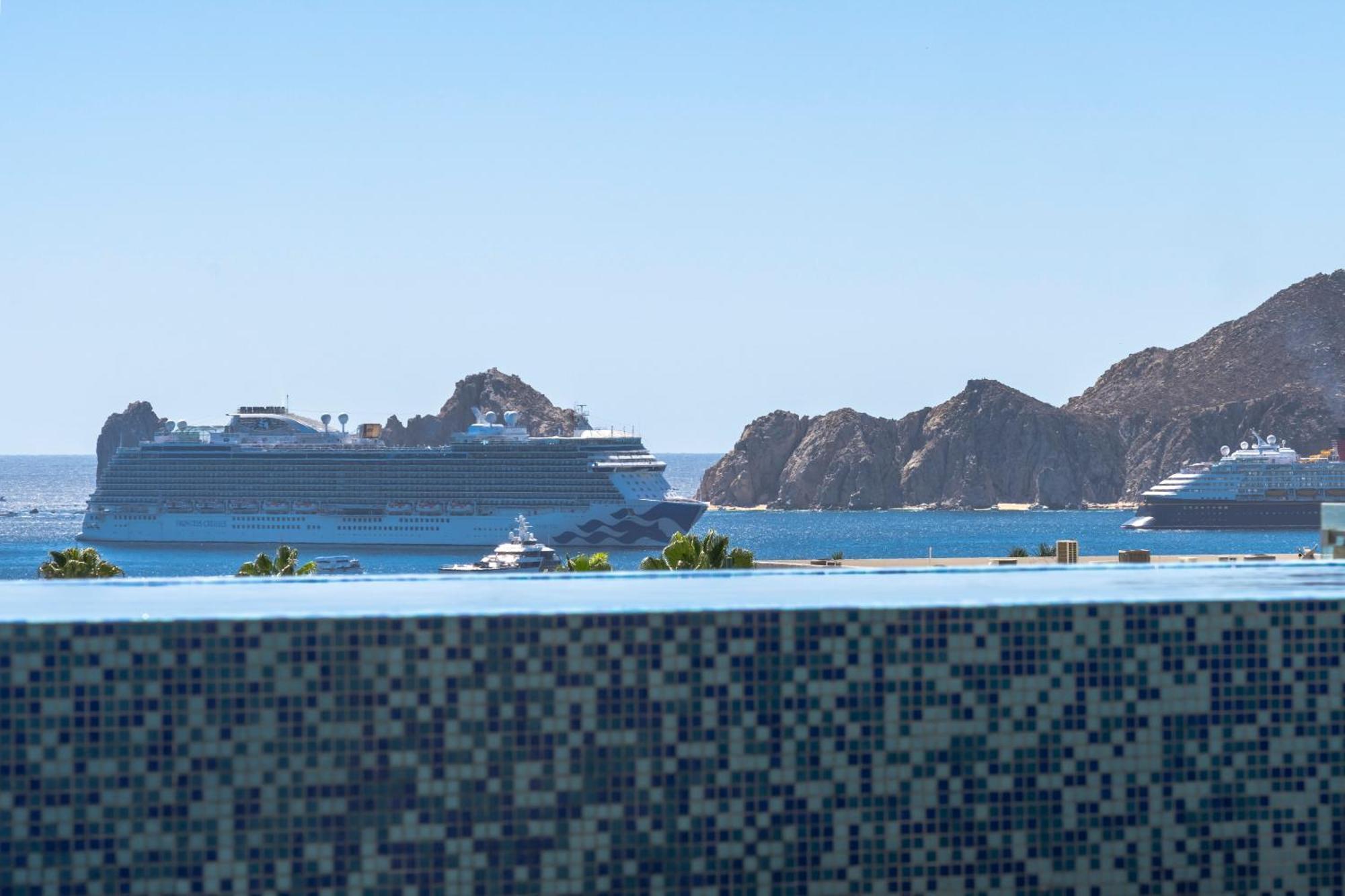 Luxury With Pool, Jacuzzi, And Private Terrace *
