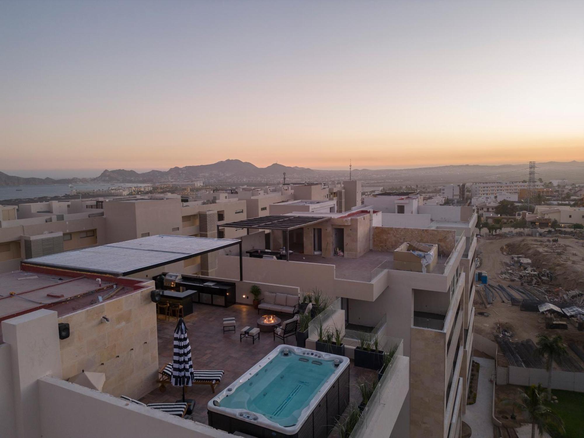 Brand New Luxury Ph With Private Pool And Views Apartment