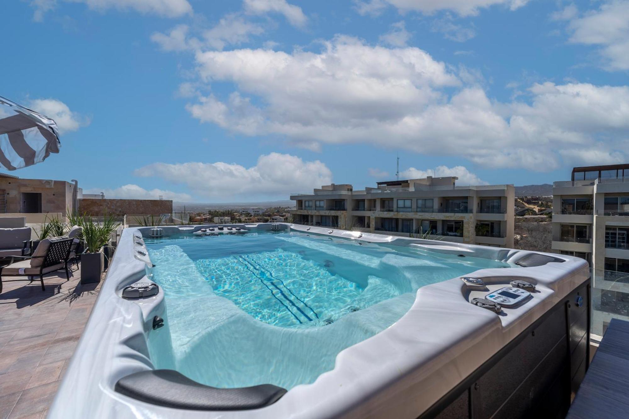 Brand New Luxury Ph With Private Pool And Views *