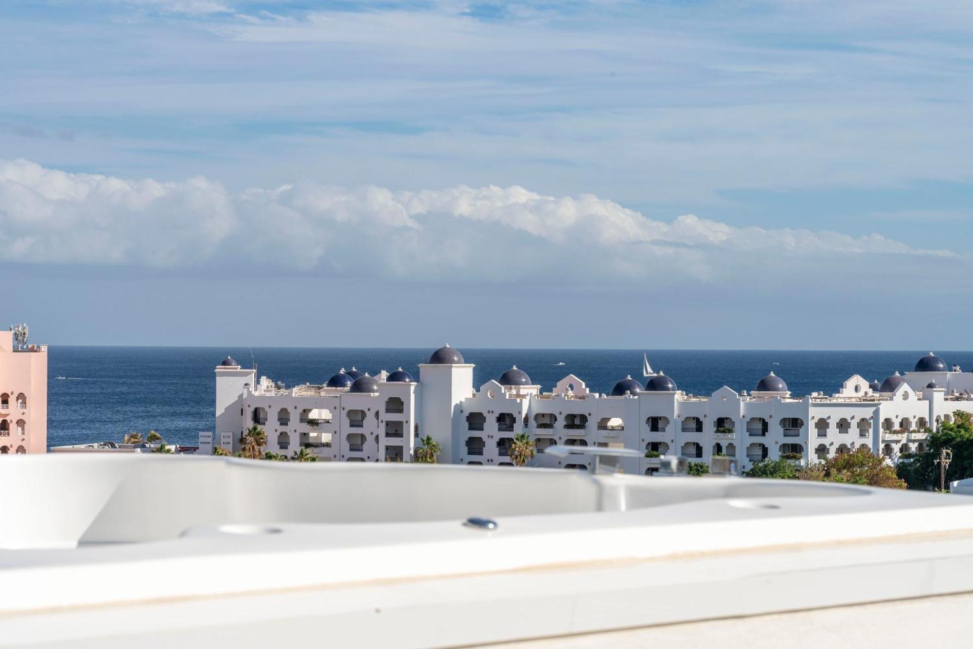 Luxury With Pool And Jacuzzi On Terrace In Medano Apartment *