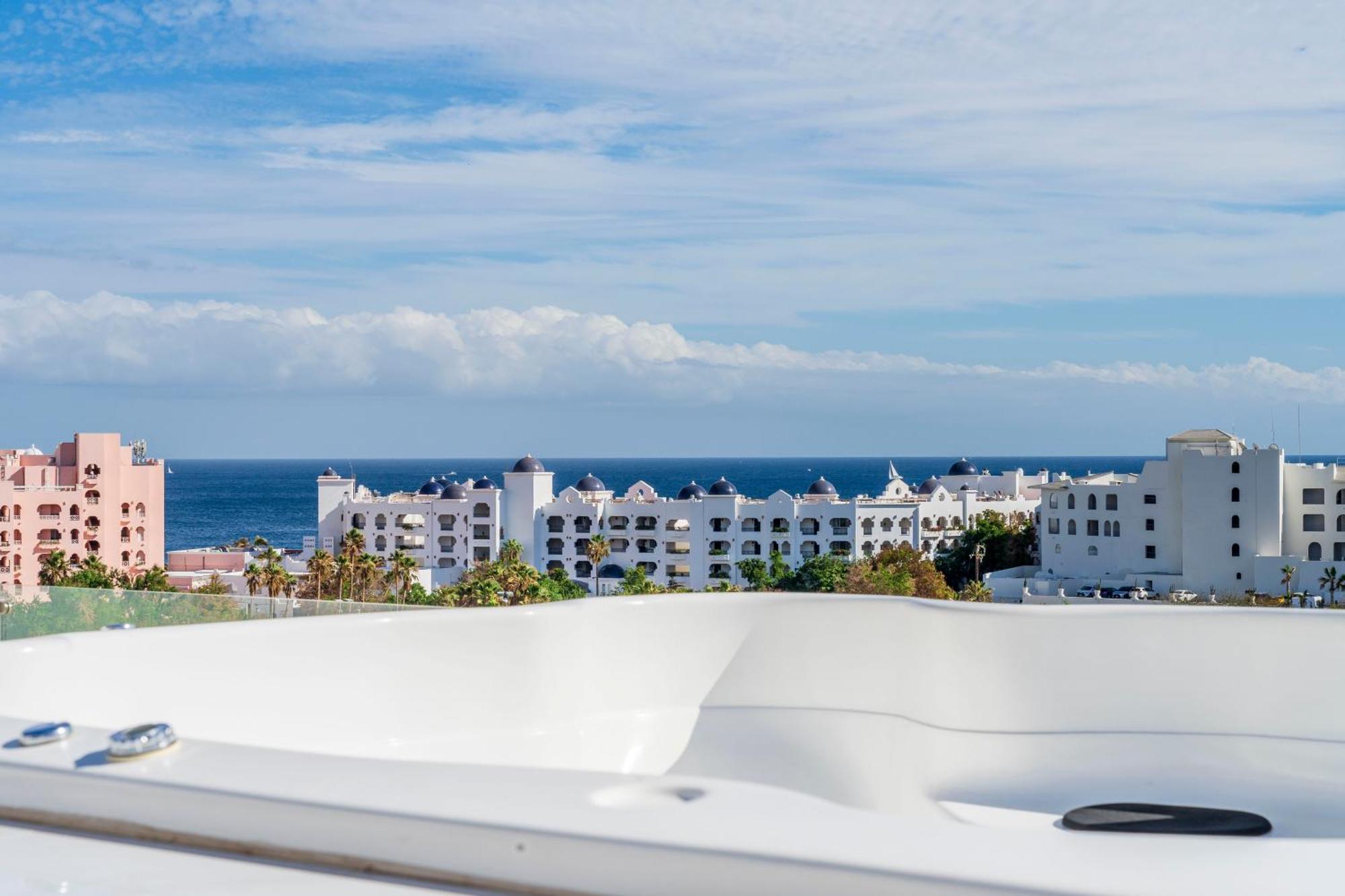 Luxury With Pool And Jacuzzi On Terrace In Medano Apartment
