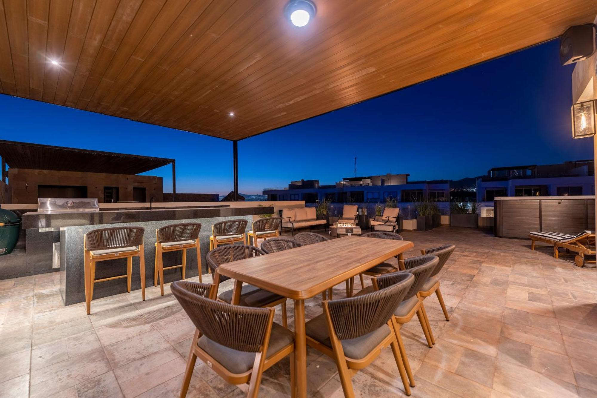 Brand New Luxury Ph With Private Pool And Views