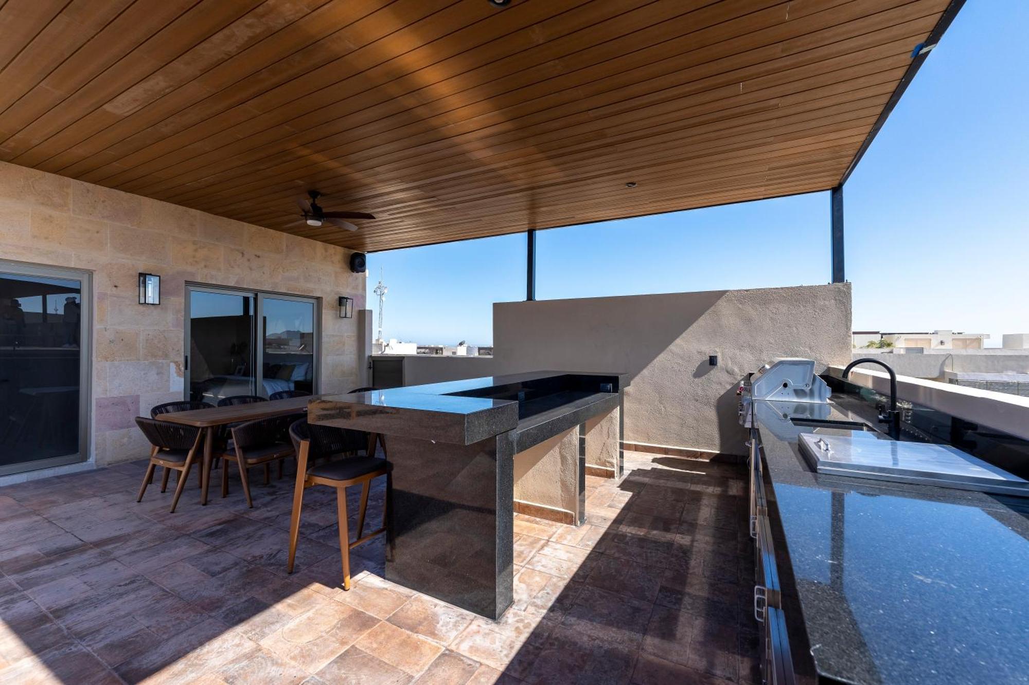Brand New Luxury Ph With Private Pool And Views