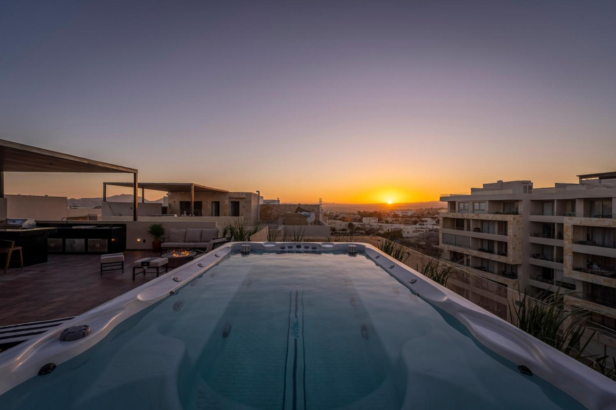 Brand New Luxury Ph With Private Pool And Views Apartment