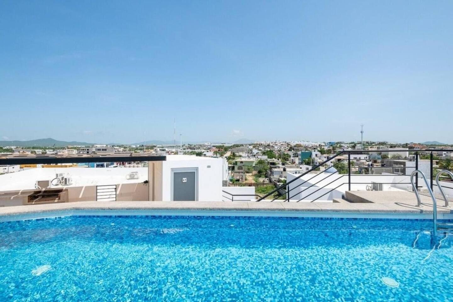 Primer Piso , 3 Recamaras+2.5 Banos +alberca Apartment *