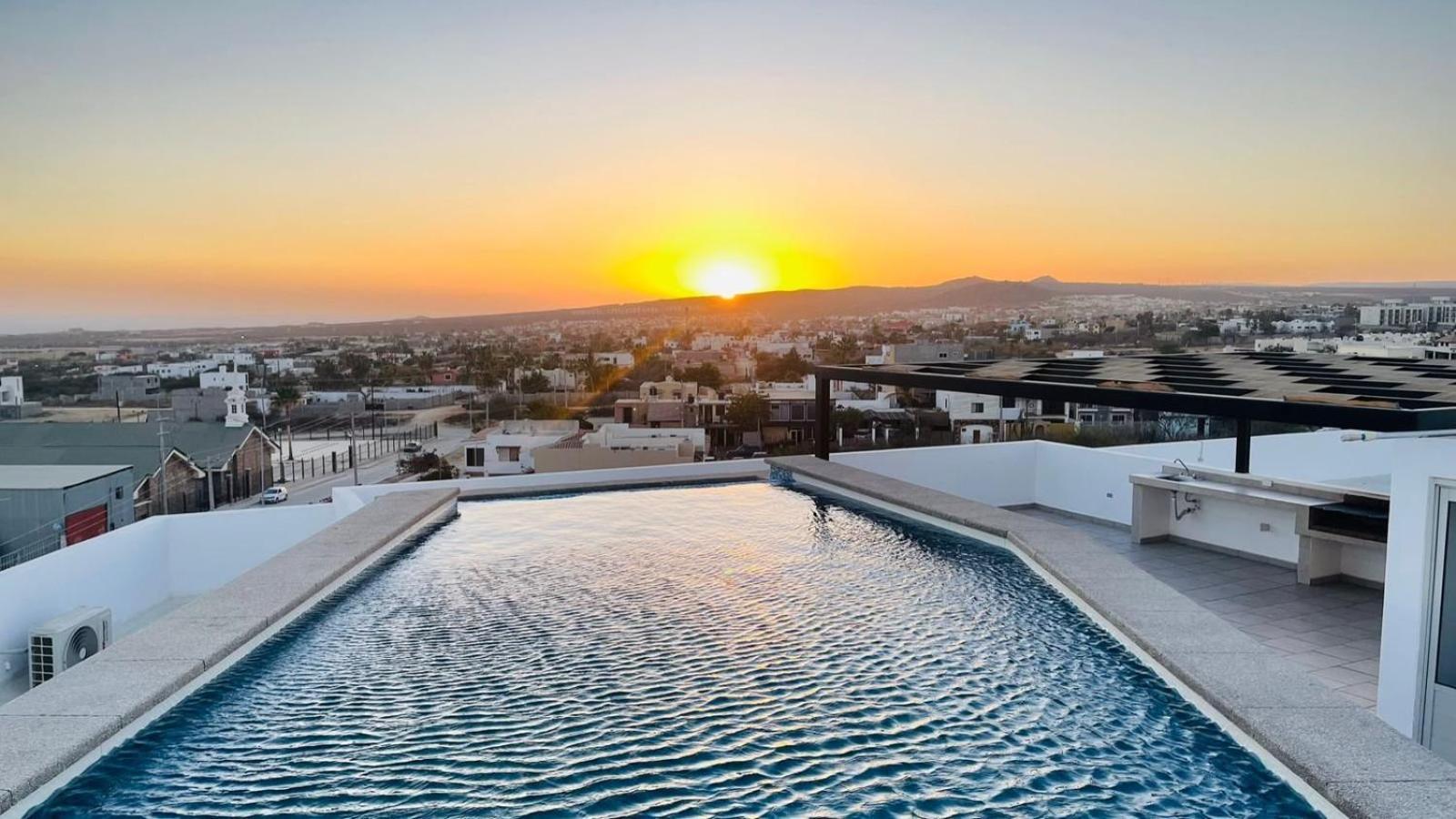 Primer Piso , 3 Recamaras+2.5 Banos +alberca Apartment Cabo San Lucas
