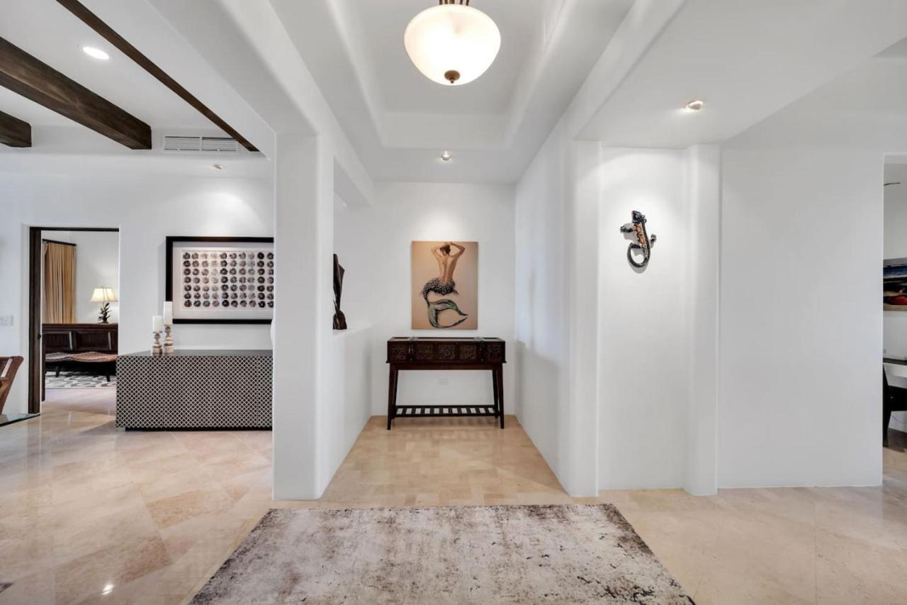 2 Bd 5-star Beachfront Paradise *