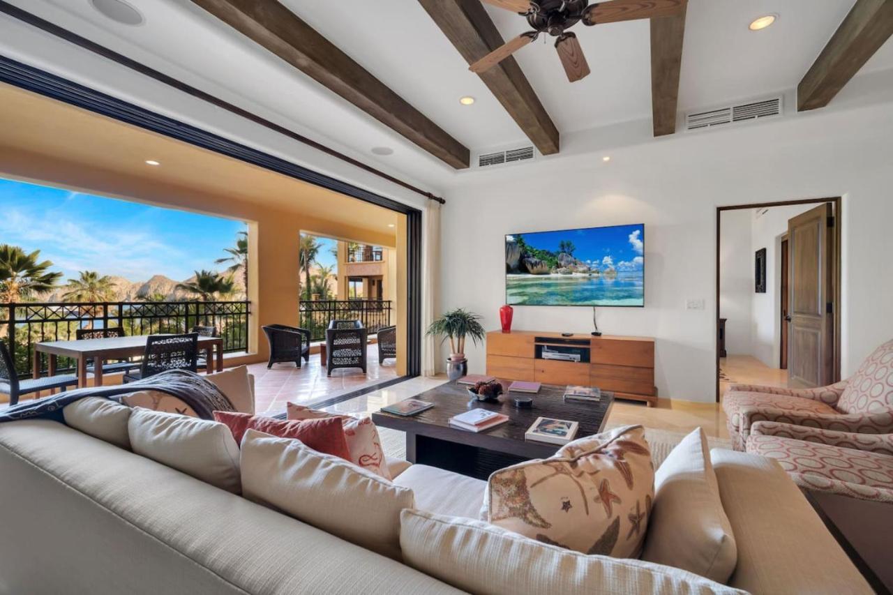 2 Bd 5-star Beachfront Paradise
