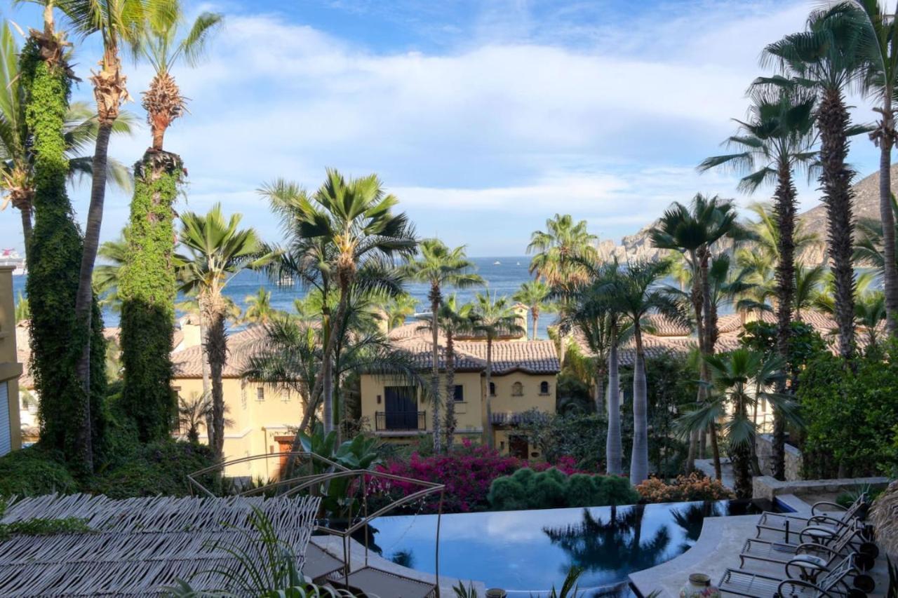 2 Bd 5-star Beachfront Paradise