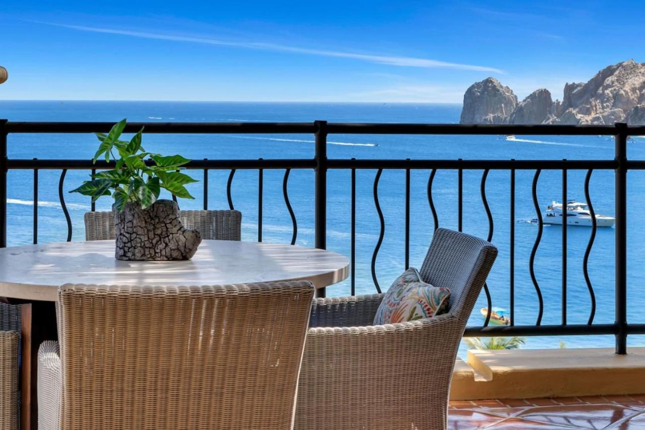 Holiday home 4bd 2-level Penthouse 5-star Beachfront Paradise.