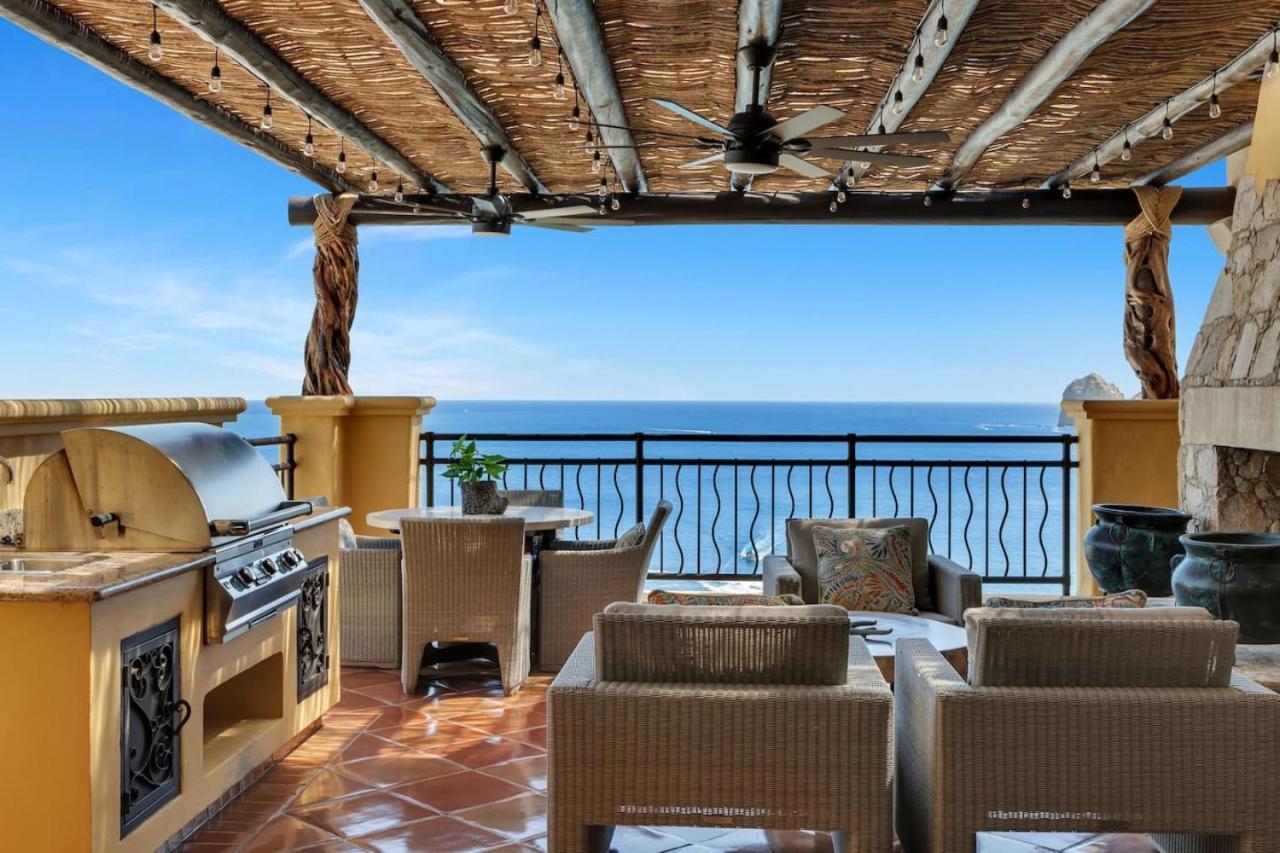 4bd 2-level Penthouse 5-star Beachfront Paradise. *