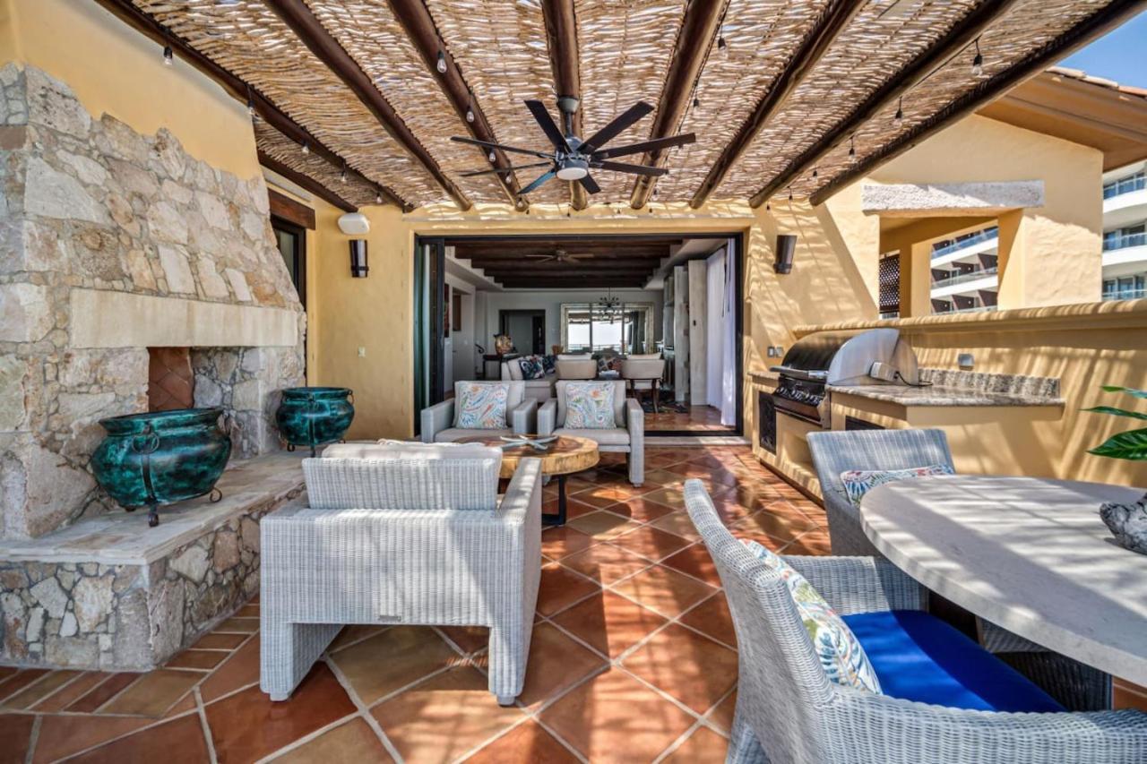 4bd 2-level Penthouse 5-star Beachfront Paradise. Holiday home *