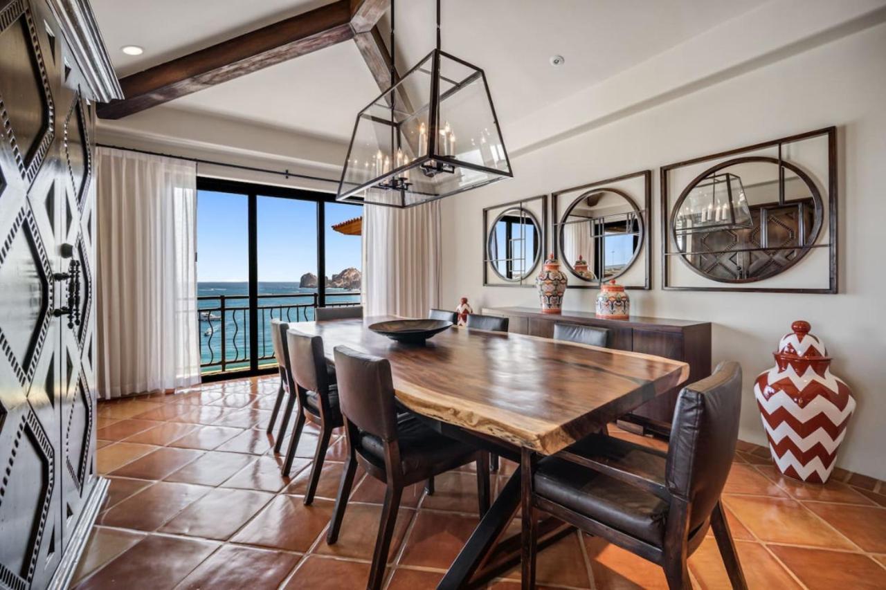 4bd 2-level Penthouse 5-star Beachfront Paradise. *