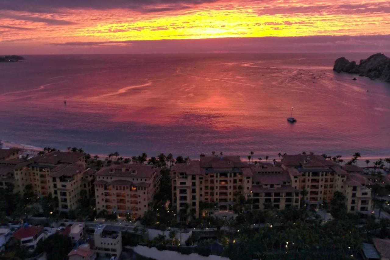 4bd 2-level Penthouse 5-star Beachfront Paradise. Holiday home
