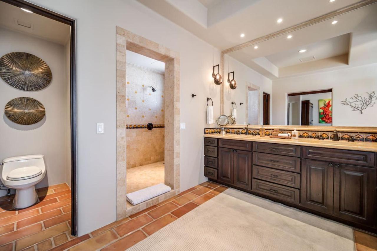 Holiday home 4bd 2-level Penthouse 5-star Beachfront Paradise. Cabo San Lucas