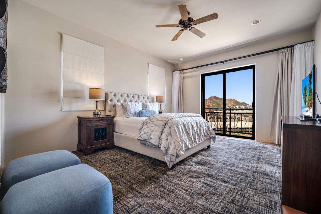 4bd 2-level Penthouse 5-star Beachfront Paradise. Holiday home *