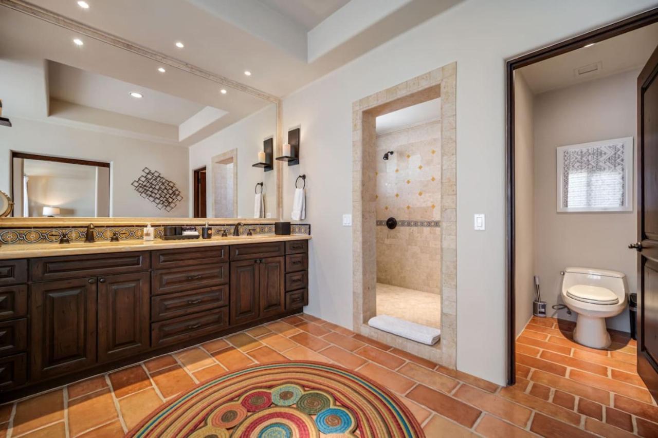 4bd 2-level Penthouse 5-star Beachfront Paradise.