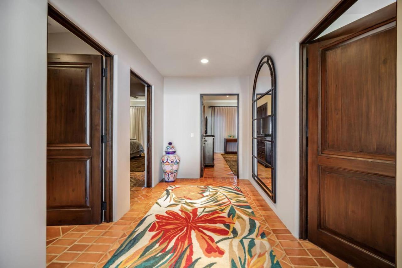Holiday home 4bd 2-level Penthouse 5-star Beachfront Paradise.