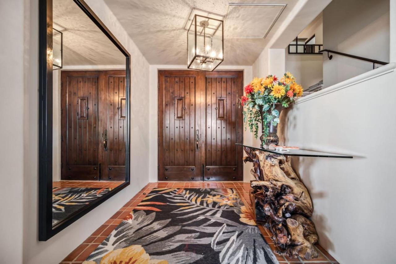 4bd 2-level Penthouse 5-star Beachfront Paradise. *