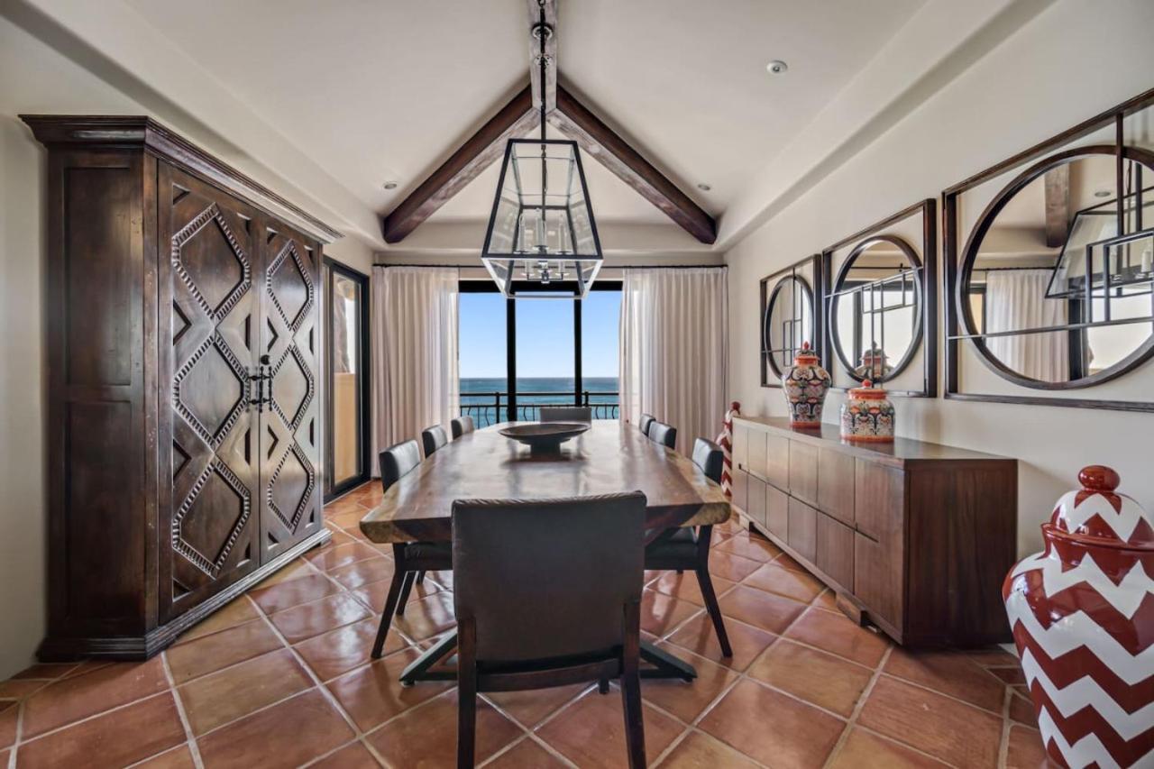 Holiday home 4bd 2-level Penthouse 5-star Beachfront Paradise.