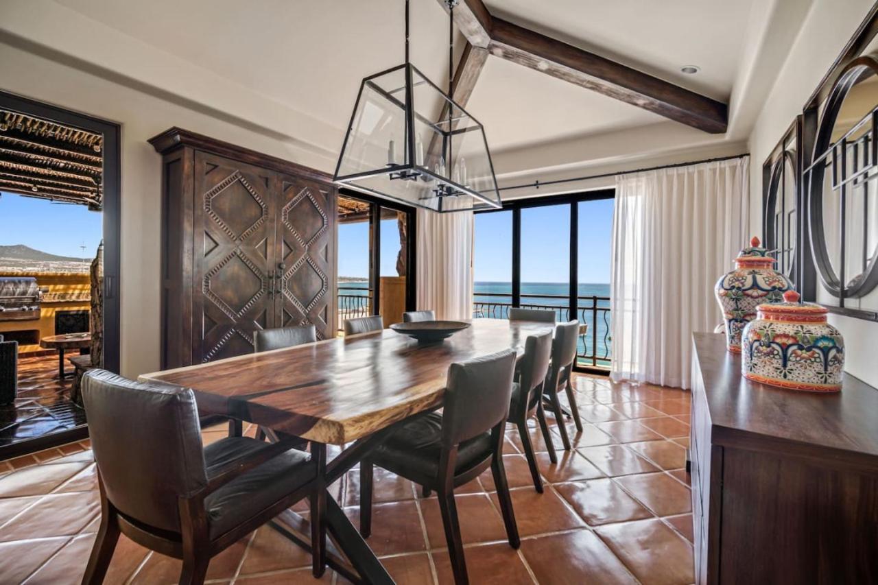 4bd 2-level Penthouse 5-star Beachfront Paradise. Holiday home *