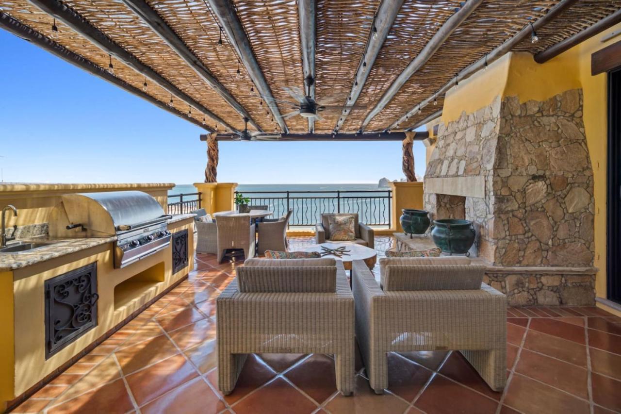 4bd 2-level Penthouse 5-star Beachfront Paradise. *