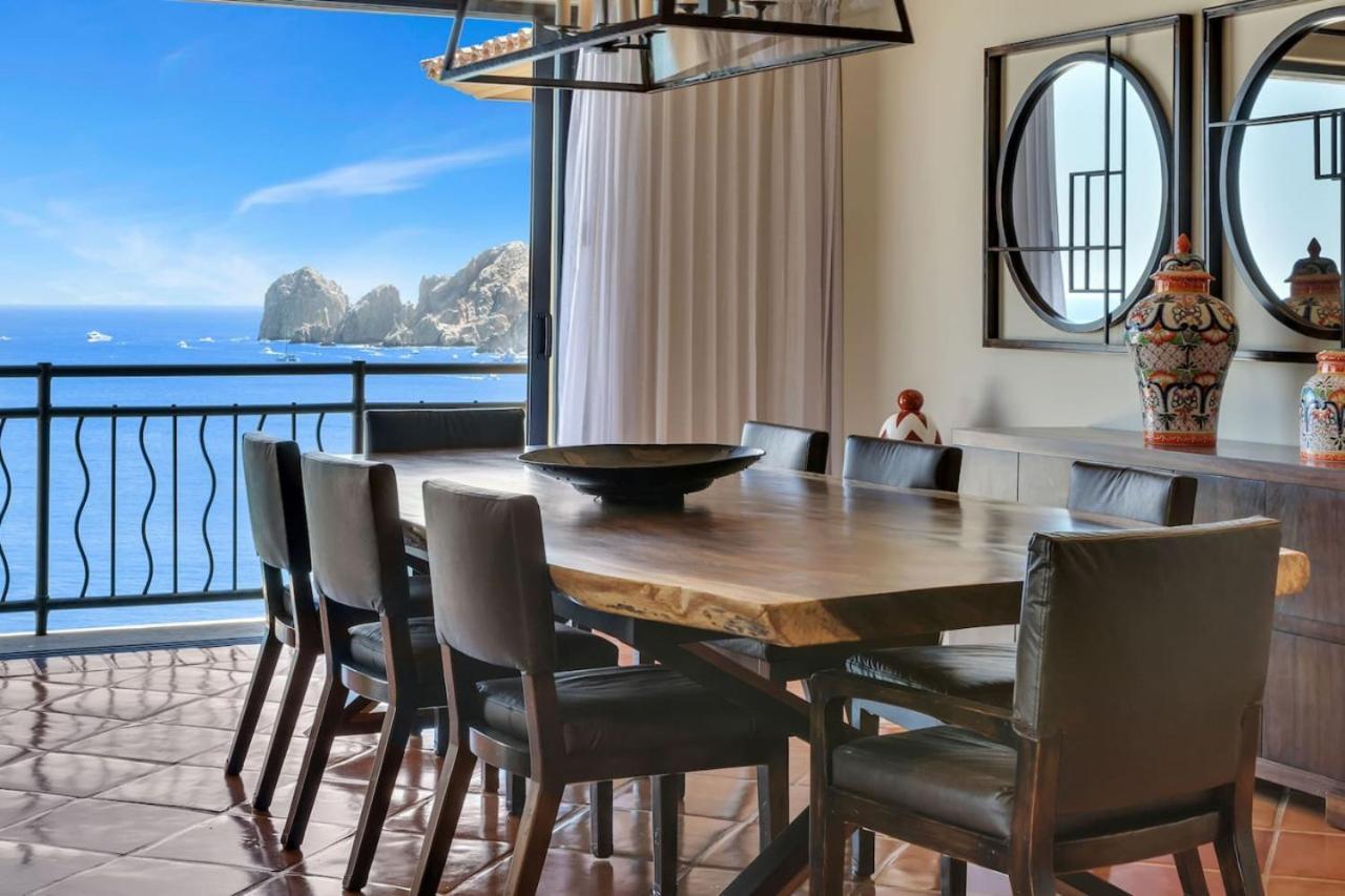 Holiday home 4bd 2-level Penthouse 5-star Beachfront Paradise.