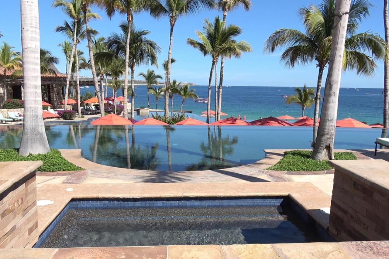 4bd 2-level Penthouse 5-star Beachfront Paradise. Holiday home *