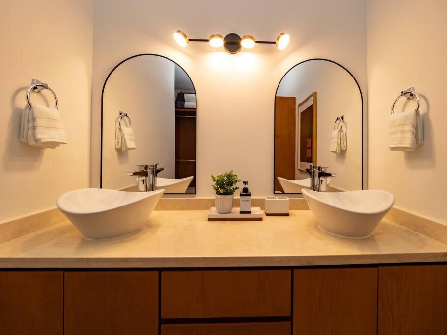 Upscale 2bdrm In Cabo Apartment *