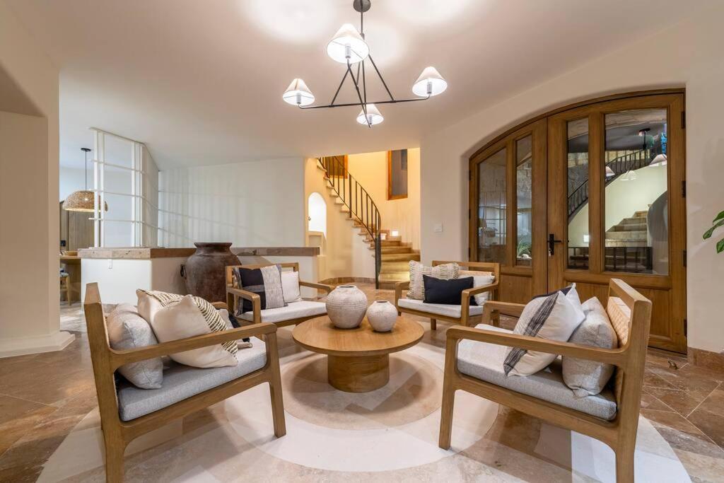 Casa La Pinata 7br - Concierge And Maid Included Villa *