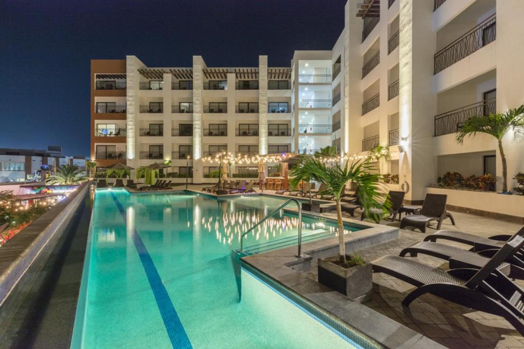 Medano And Hotel Cabo San Lucas