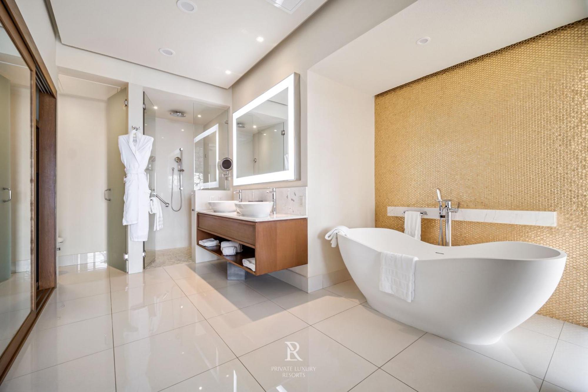 Two Bedroom Ocean View - La Valencia Resort *