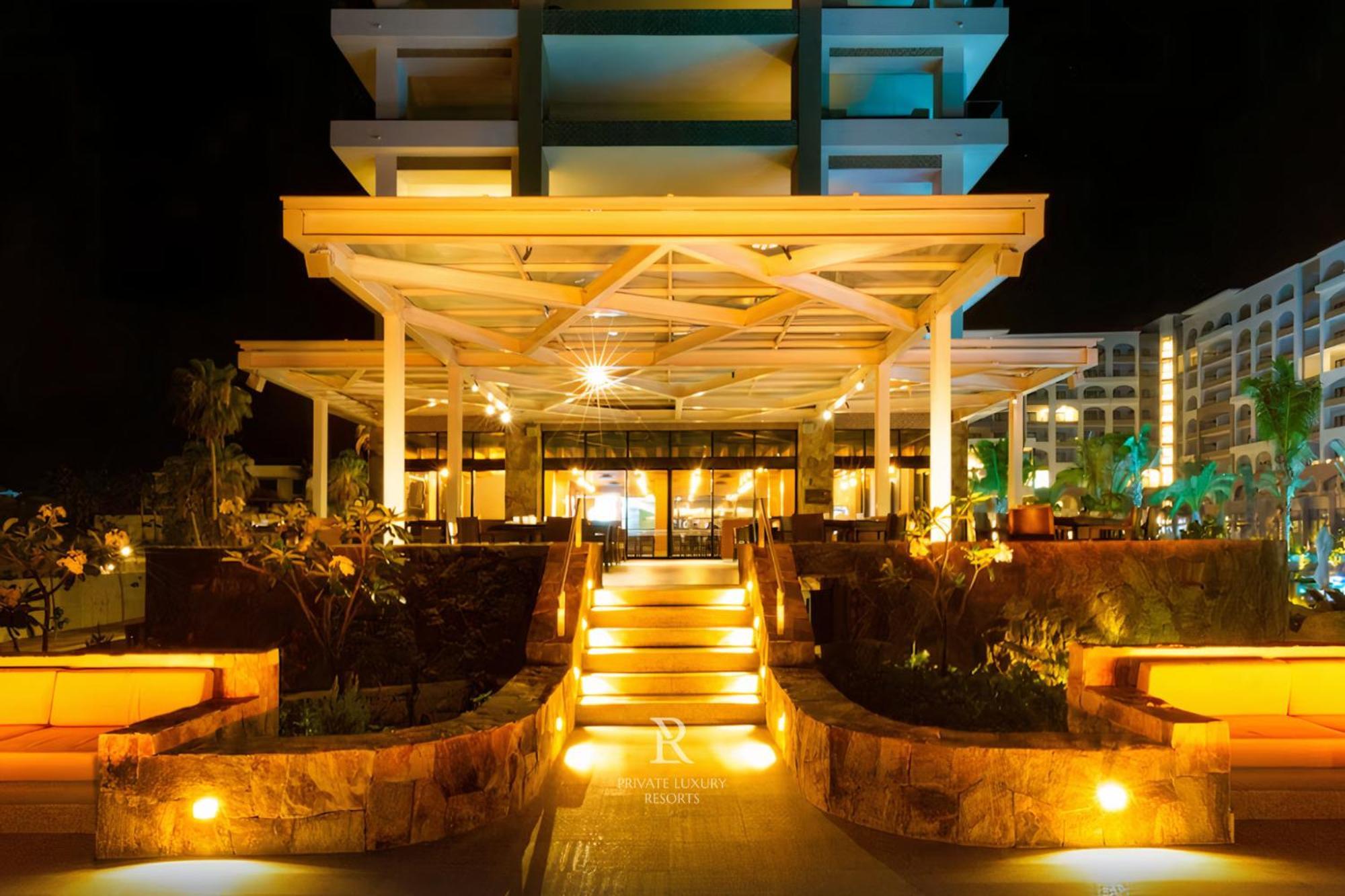 Deluxe Pool View - La Valencia Resort