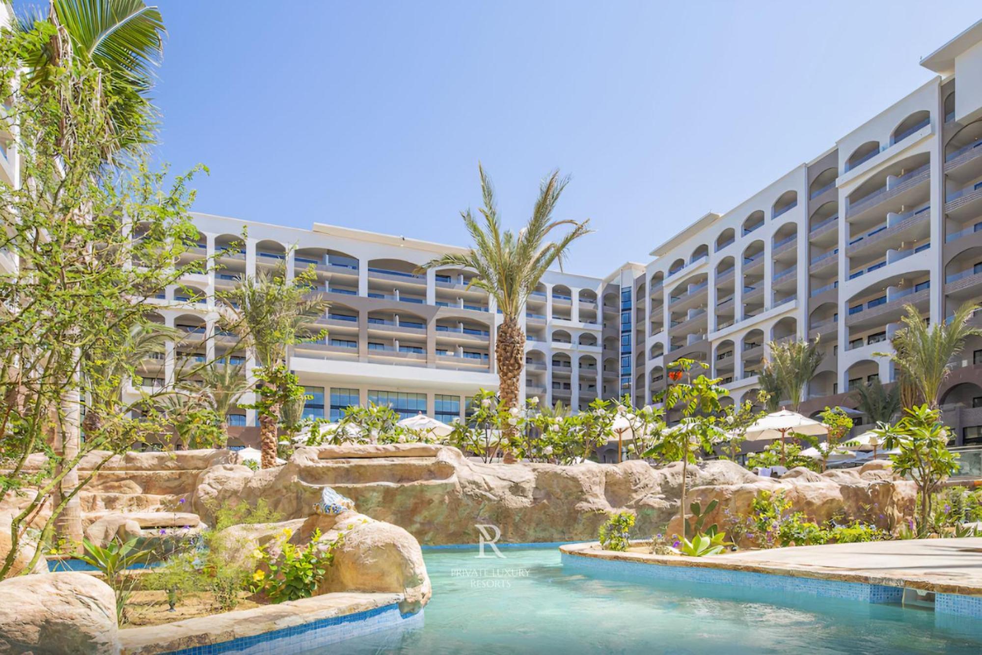 Deluxe Pool View - La Valencia *