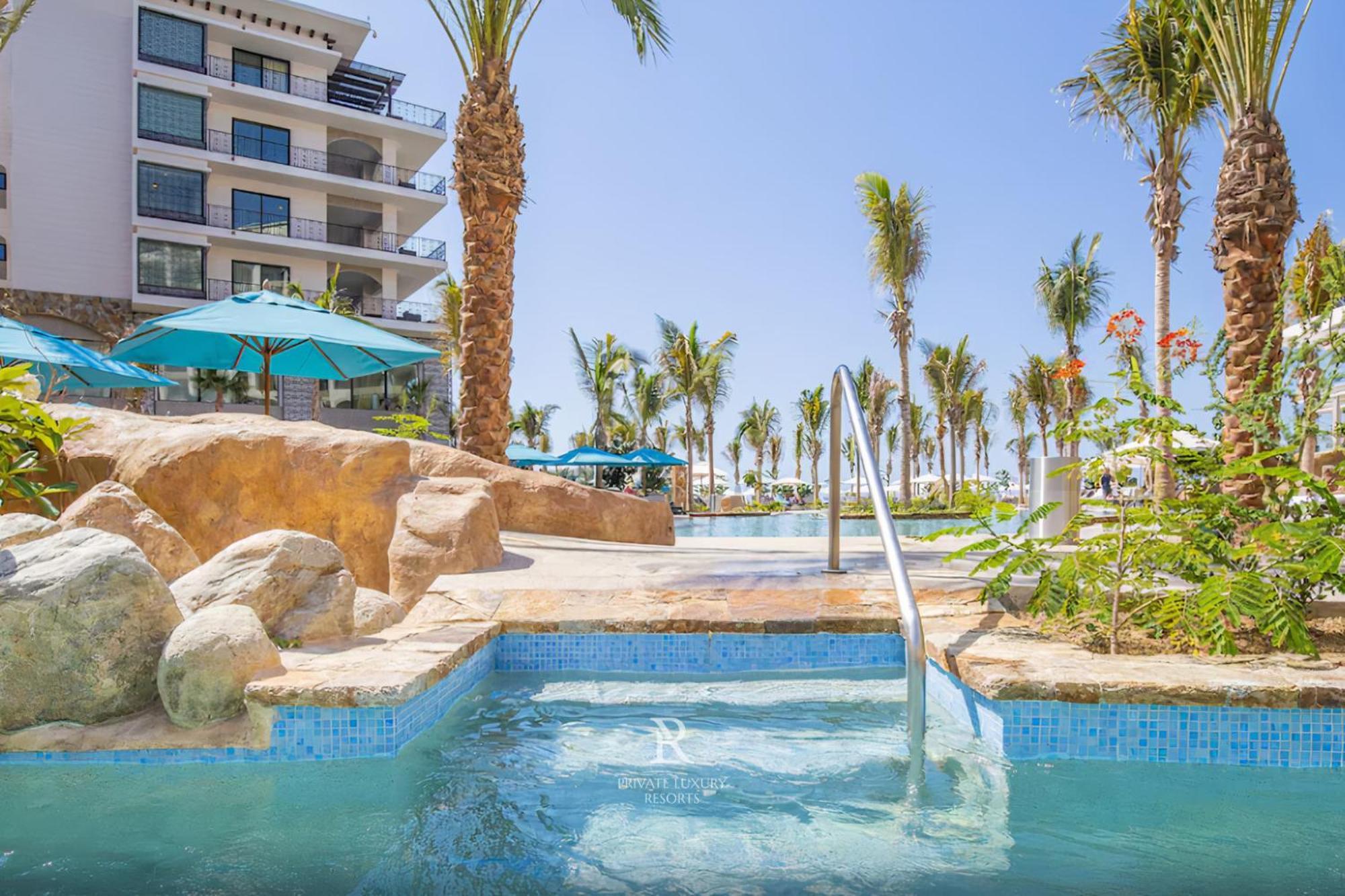 Deluxe Pool View - La Valencia Resort