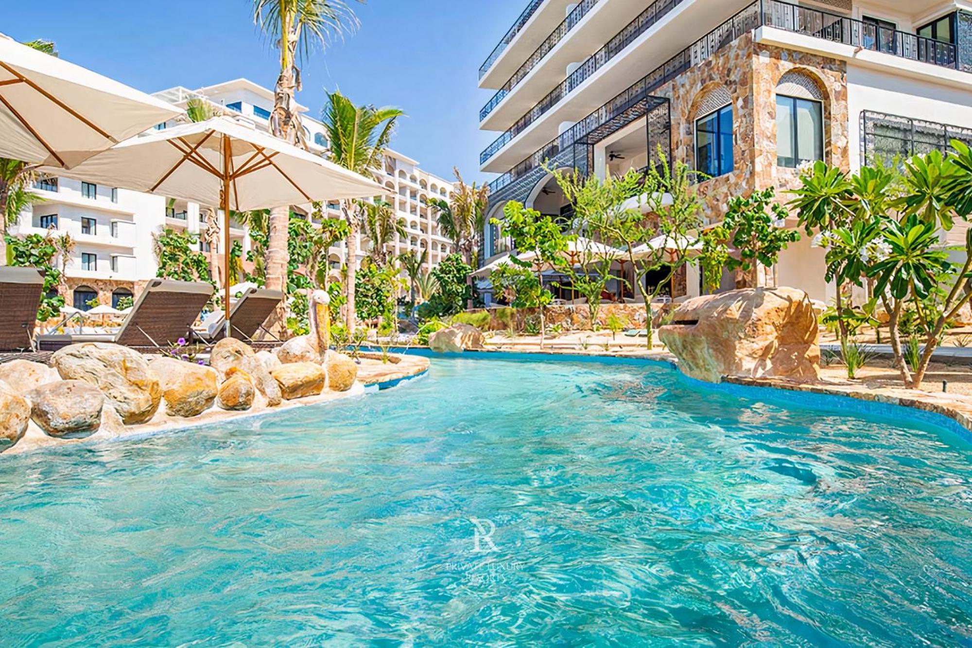 Resort Deluxe Pool View - La Valencia *